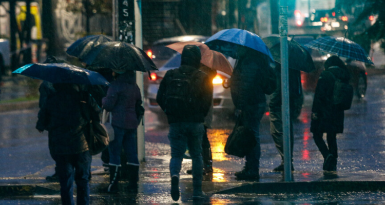 Suspenden clases en establecimientos públicos de 10 comunas del Bío Bío por sistema frontal