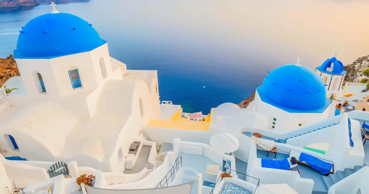 Pintar los edificios de blanco contribuye a combatir el calor en las ciudades, un remedio conocido en el Mediterráneo desde hace siglos.