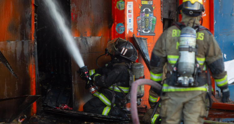 Incendio destruyó dos viviendas en Lanco