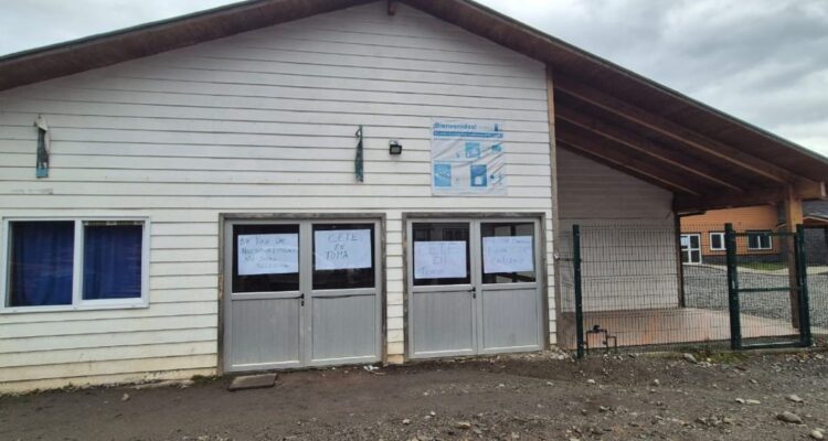 Colegio de Panguipulli se encuentra en toma: exigen entrega de nuevas salas listas desde el año pasado