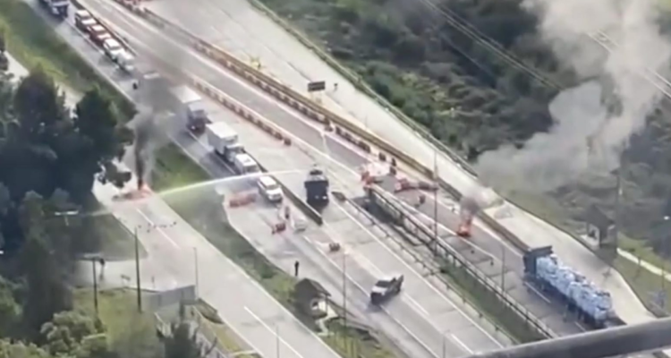 Barricadas que cortaron tránsito en Ruta 5 Sur a la altura de Freire