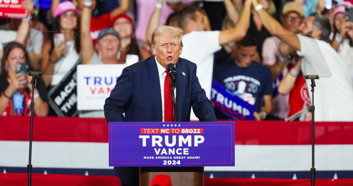 Donald Trump acusa a Kamala Harris de ser una candidata de extrema izquierda