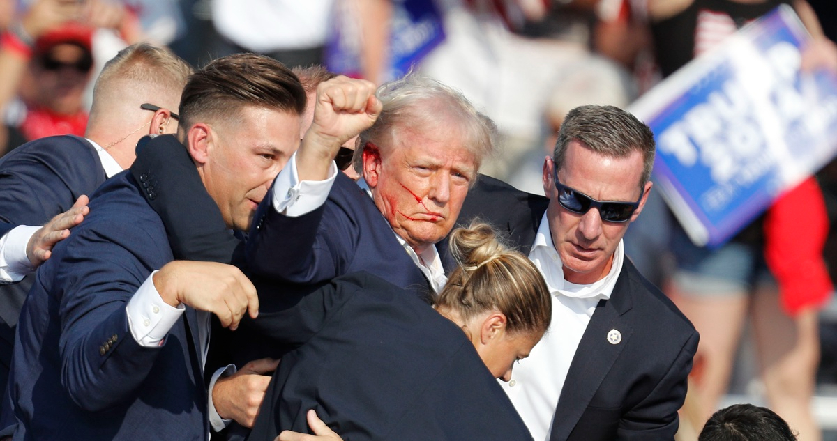 Donald Trump dice estar vivo de milagro: “Debería estar muerto”