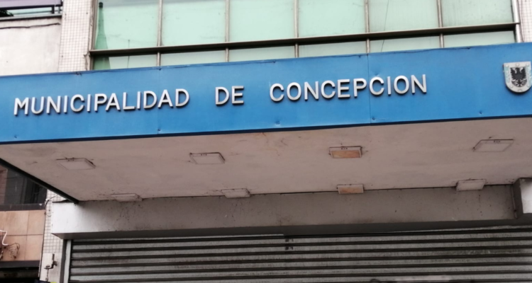Frontis de la Municipalidad de Concepción por pugna entre la UDI y el Partido Republicano