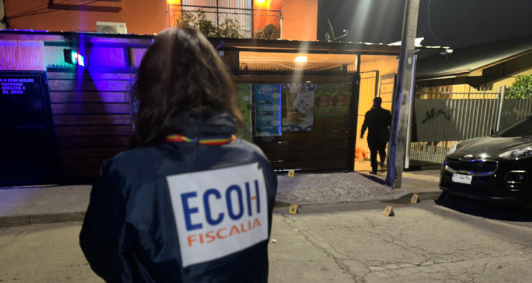 Una mujer muere y tres personas quedan heridas tras tiroteo contra botillería en Huechuraba