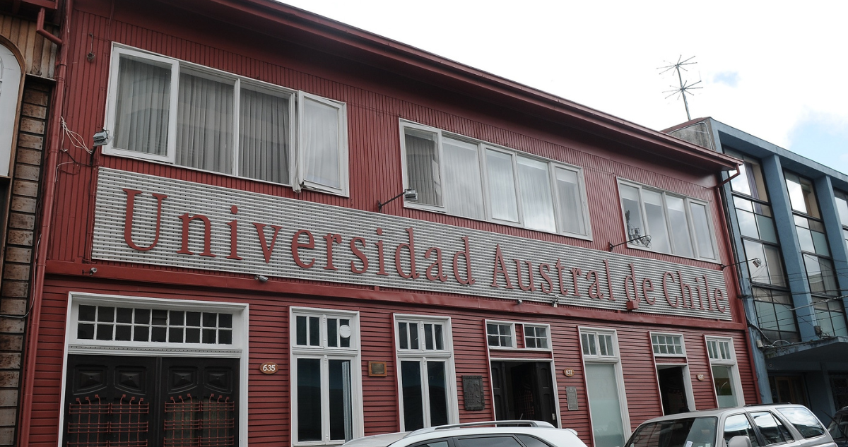 Sede de la Universidad Austral por inicio de negociación colectiva