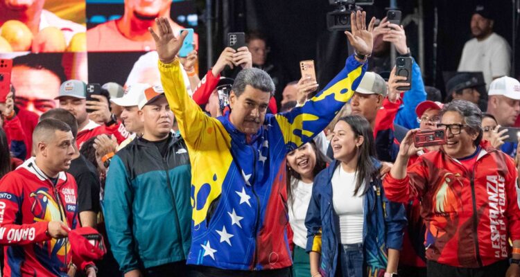 Maduro pide “respeto a la voluntad popular” tras proclamación de su cuestionado triunfo en Venezuela