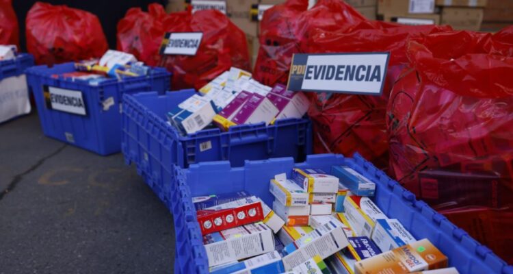 Sin entregar las razones: gobierno quita urgencia a proyecto sobre venta ilegal de medicamentos