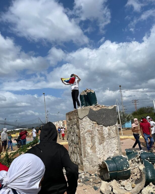 Masivas manifestaciones con cacerolazos se toman las calles de Caracas tras elecciones en Venezuela