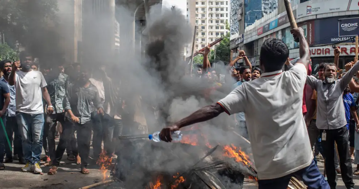 77 muertos deja la jornada de protestas más violenta desde que estalló el conflicto en Bangladesh