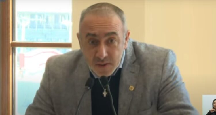 Acusan a académico de la PUCV por discurso transfóbico