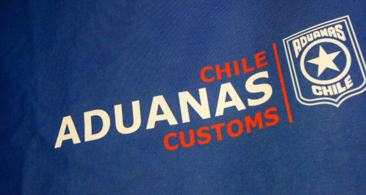 Logo de Aduanas por querella que presentarán tras incautación de cigarros en Osorno