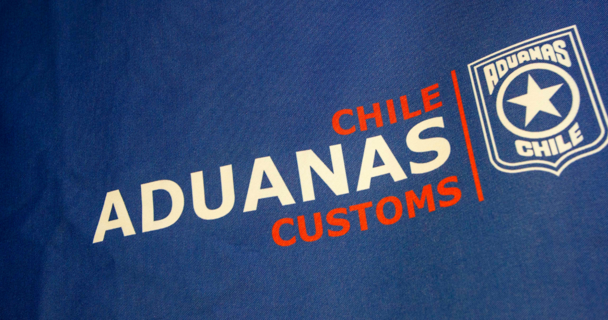 Logo de Aduanas por querella que presentarán tras incautación de cigarros en Osorno