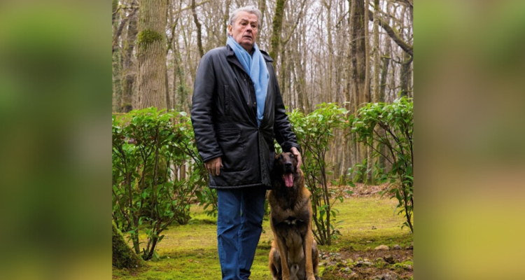 La familia de Alain Delon se niega a cumplir el último deseo del actor, quien indicó que su mascota debía ser sacrificada y enterrada junto a su tumba.