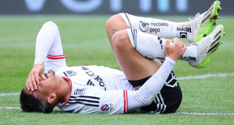 Alan Saldivia sufre dura lesión y complica a Colo Colo: defensa se pierde Superclásico y Libertadores
