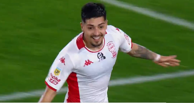 “Chileno, chileno”: en Huracán se rinden ante Williams Alarcón tras nuevo gol del futbolista nacional