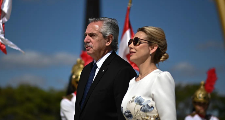 Imagen de archivo de Alberto Fernández junto a Fabiola Yáñez