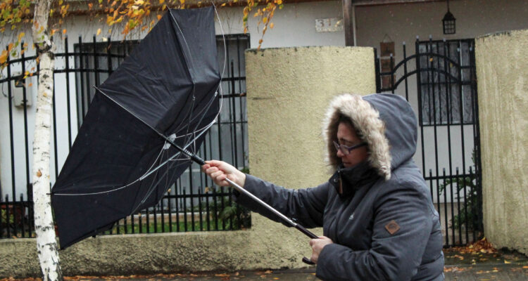 Amplían Alerta Temprana Preventiva para toda la RM: se pronostican vientos, granizos y tormentas