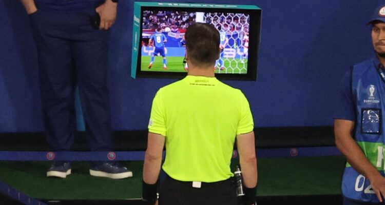 Dos árbitros fueron detenidos por robo de señalética en estado de ebriedad