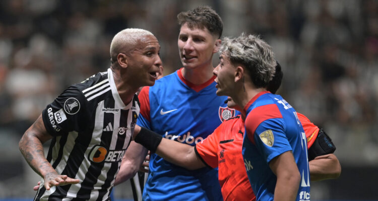 San Lorenzo culpó al juez chileno Felipe González por su eliminación en Copa Libertadores.