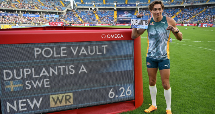 Armand Duplantis no se cansa de batir récord mundiales en Salto con Garrocha.