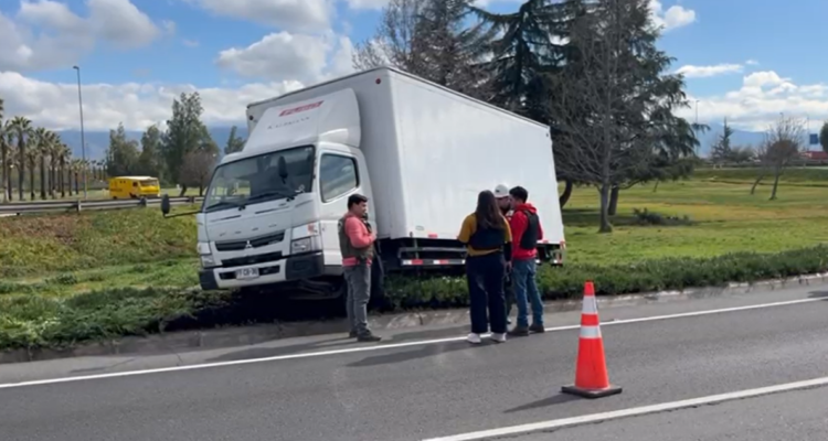 Asalto en el Aeropuerto de Santiago termina con una carabinera herida