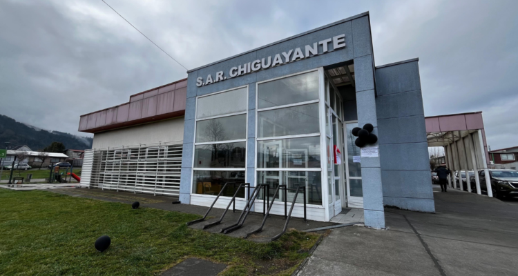 Feriantes se apuñalaron por un puesto en feria de Chiguayante: pelea continuó cuando se toparon en SAR