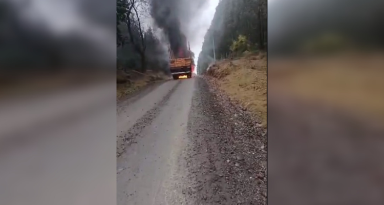 Camión destruido durante ataque incendiario en Collipulli