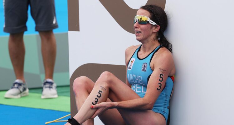 Belga Claire Micle sigue enferma luego del Triatlón de París 2024.