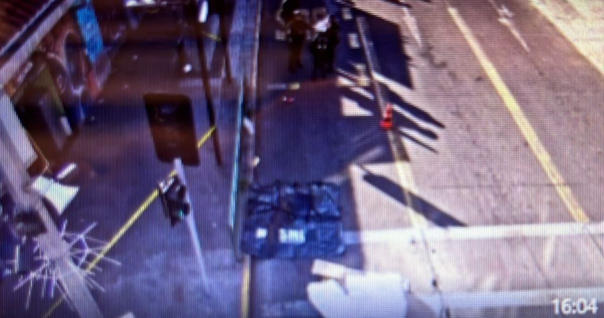 Hombre muere atropellado por bus de transporte público en Santiago: chofer se habría dado a la fuga