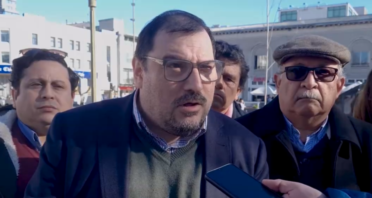 Augusto Parra al bajar su candidatura a Gobernador del Bío Bío
