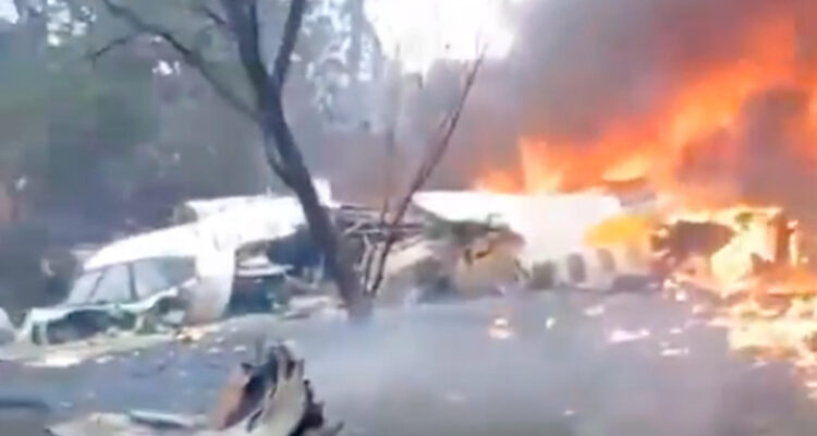 avión incendiándose