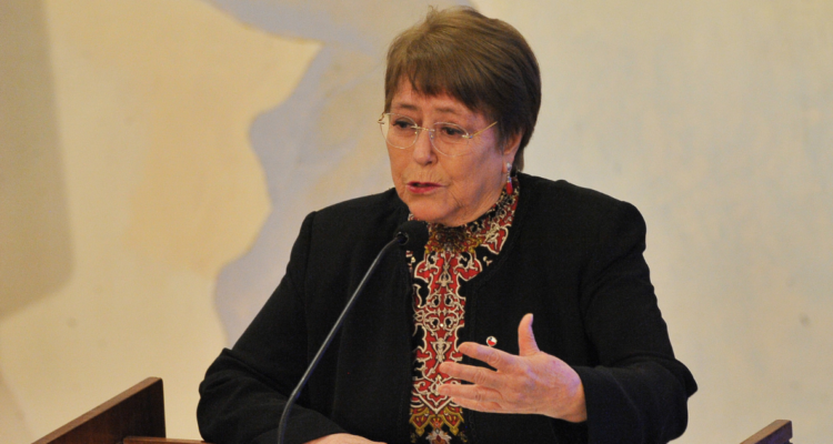 Bachelet advierte por deserción en educación y destaca política de gratuidad : “Llena el alma”