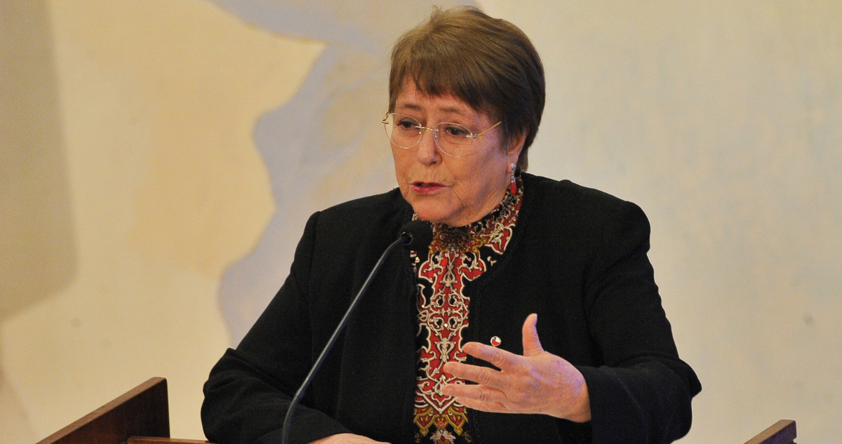 Bachelet advierte por deserción en educación y destaca política de gratuidad : “Llena el alma”