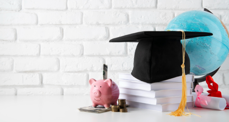 ¿Buscas becas para estudiar en el extranjero? Revisa aquí cuáles están disponibles para pre y posgrado