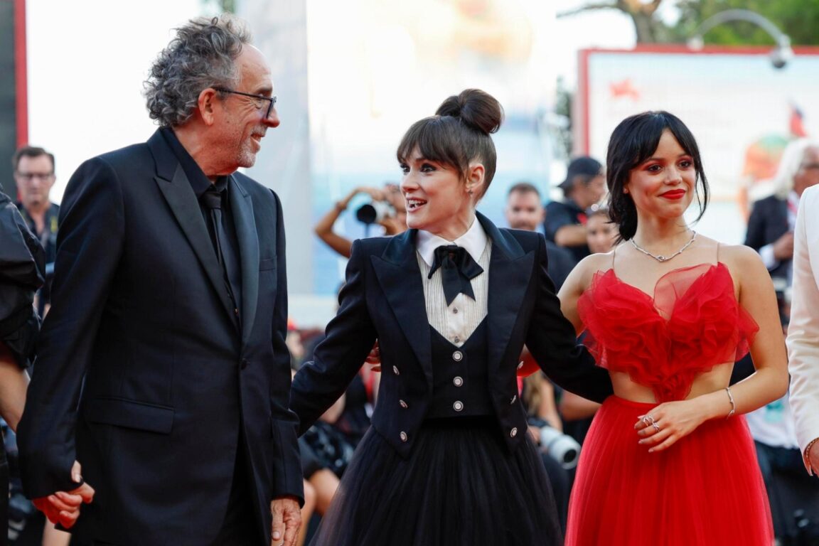 Winona, Bellucci, Ortega y Keaton brillan en alfombra roja de "Beetlejuice 2" en Venecia