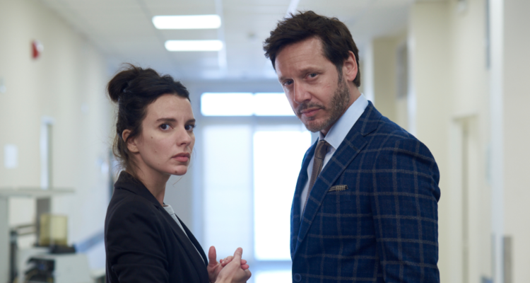 Benjamín Vicuña junto a Gimena Accardi en promocional de “La voz ausente”