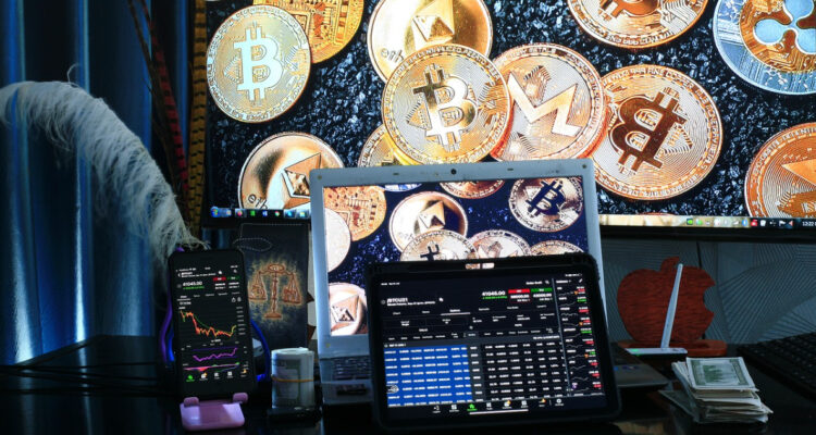 Golpe a las criptomonedas: se están desplomando ante miedo a recesión de EEUU y tensiones geopolíticas