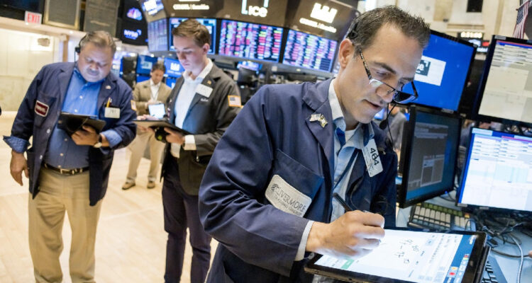 Lunes negro para mercados por miedo a recesión en EEUU y en Wall Street el debate apunta a la Fed