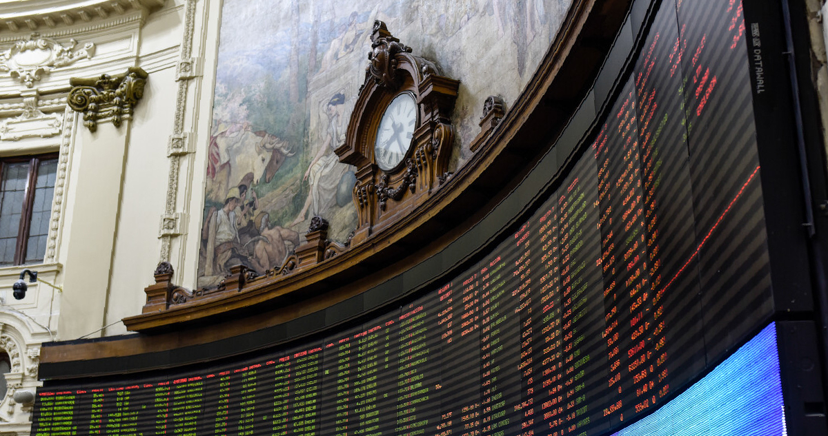 La bolsa de Santiago no se libra del pesimismo global y cierra con su mayor caída desde fines de 2021