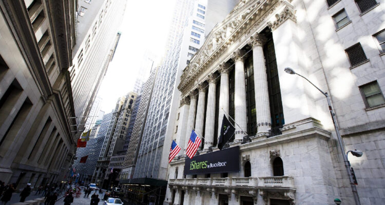 Se disipan los temores de recesión en Wall Street y los principales indicadores cosechan ganancias