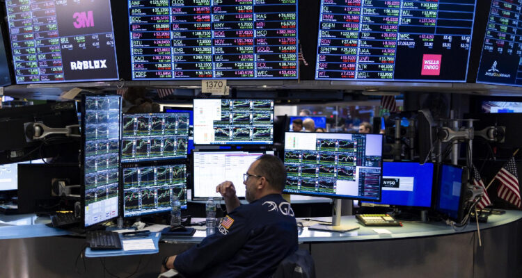 Tras una semana volátil: Wall Street y bolsas europeas logran cerrar en verde y atenuar pérdidas