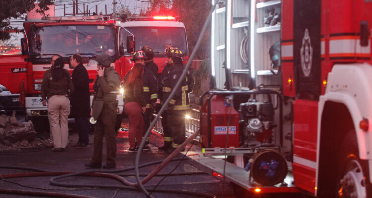 Actuó por despecho ante nueva relación: hombre le quema casa, auto y amenaza de muerte a su expareja