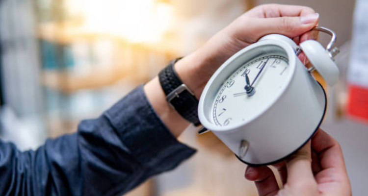 Así puedes evitar el impacto del cambio de hora en tu reloj biológico el próximo 7 de septiembre