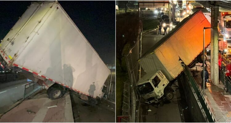 Camión se elevó y quedó montado en unas rejas tras accidente en Cerrillos