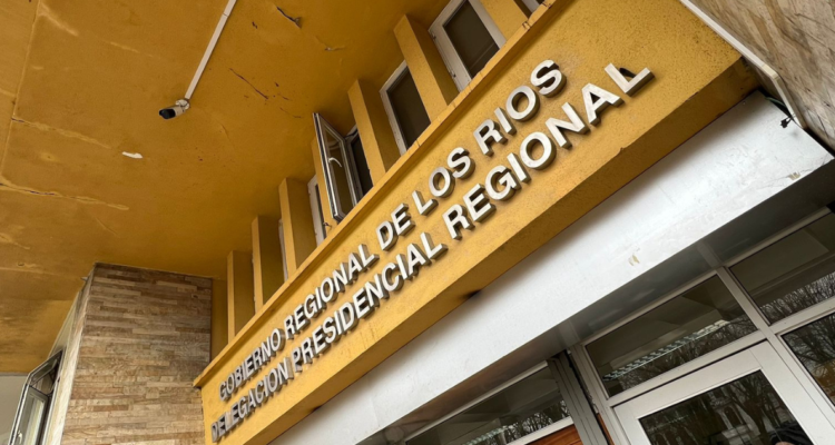 Frontis de Gobernación de Los Ríos por amenazas a padre de candidata