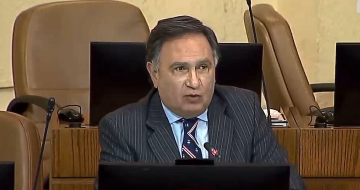 Mellado (RN) tilda de “Maduro chico” a Presidente Boric en medio de discusión por elección en dos días