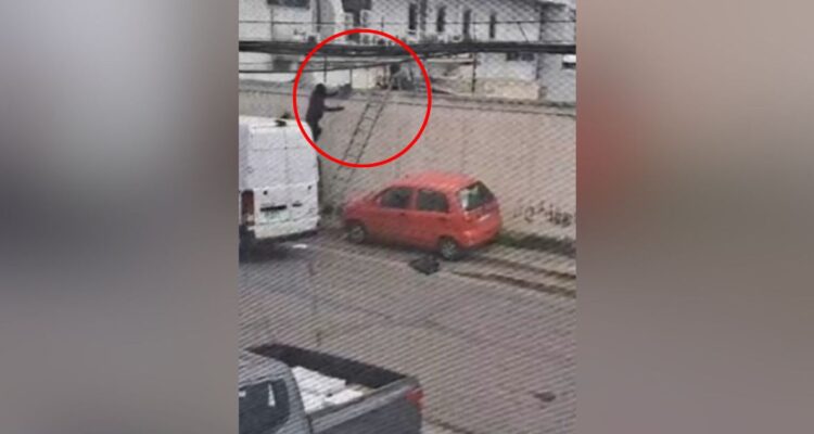 Cortan principales rutas y queman decenas de vehículos durante asalto a sucursal de Brinks en Rancagua