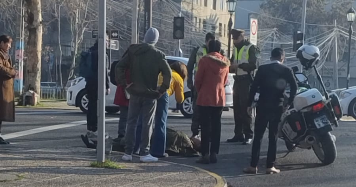 Carabinero es atropellado mientras dirigía el tránsito por semáforos apagados en Santiago