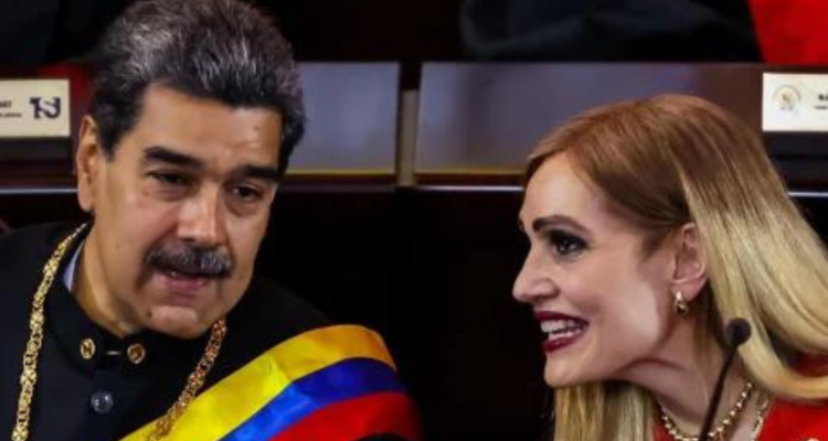 Nicolás Maduro y Caryslia Rodríguez